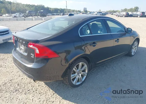 2011 Volvo S60 T6 z USA, uszkodzony, nr VIN YV1902FH1B2003085